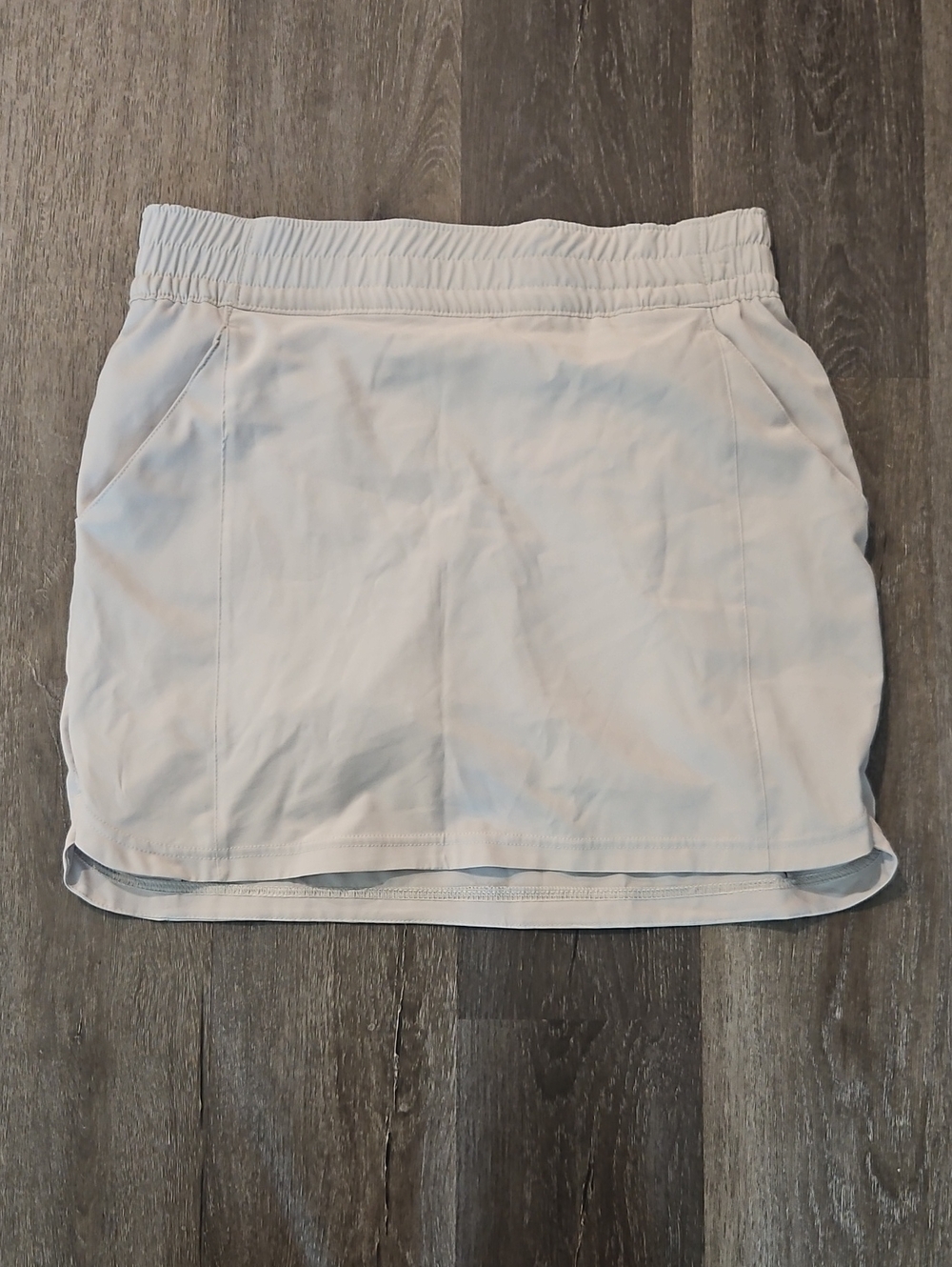 Columbia Women's Light Grey Athletic Skort with Elastic Waist